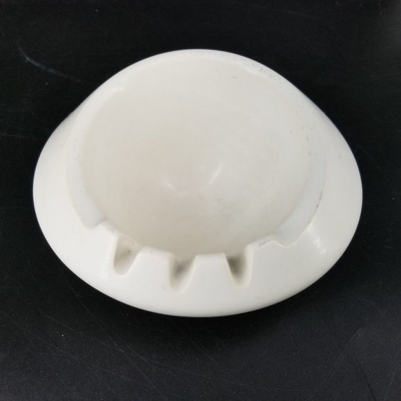 Ashtray Ceramic Round Circle Spaceship UFO Weighted White Dish MCM Vintage 6" - Picture 1 of 11